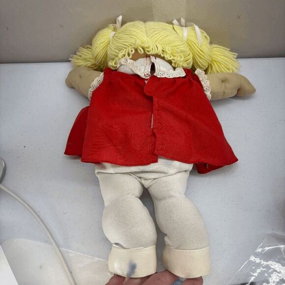 Vintage 80s Cabbage Patch Kid Blonde Blue Eyes Buck Teeth Dimples Red Outfit - Picture 2 of 11